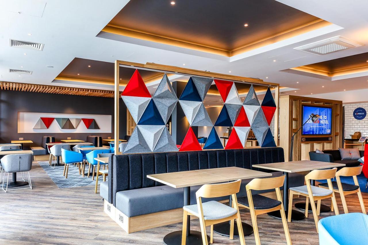 Holiday Inn Express - Bicester By Ihg מראה חיצוני תמונה