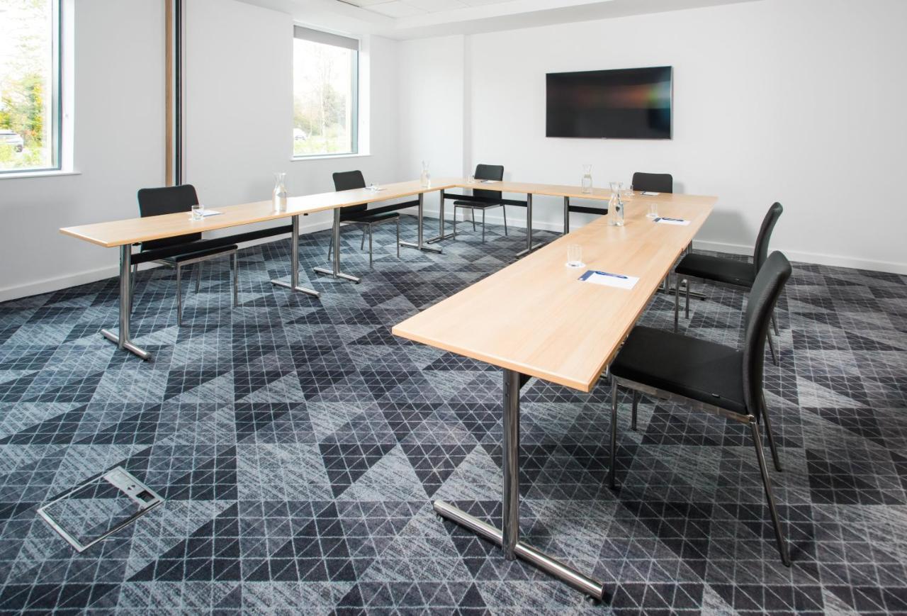 Holiday Inn Express - Bicester By Ihg מראה חיצוני תמונה